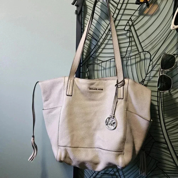 Michael Kors |  Slouchy Leather Beige Tote Bag - Picture 1 of 16